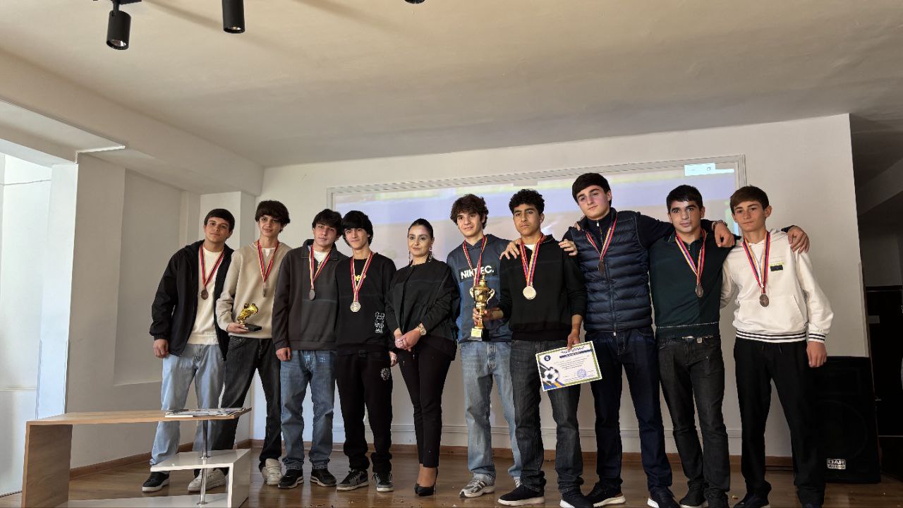 Ավագ դպրոցների ֆուտզալի առաջնություն...